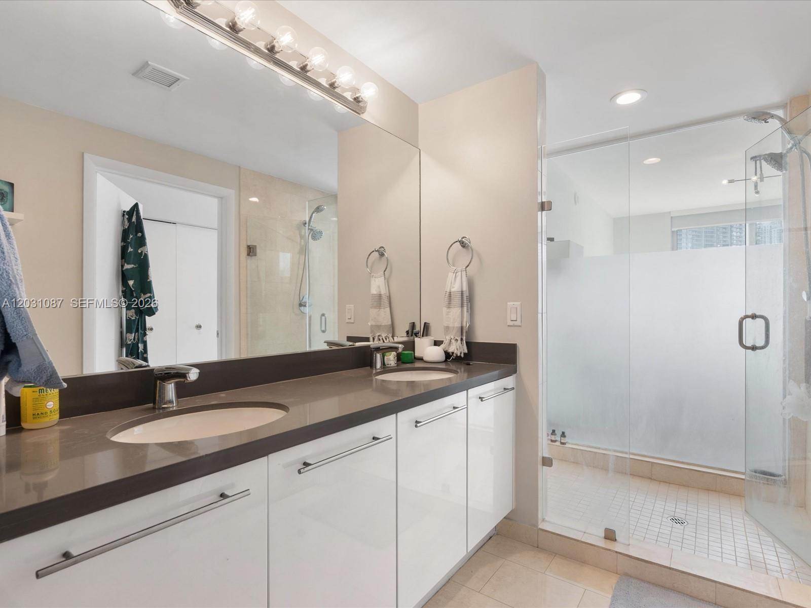 IVY CONDO - Residential