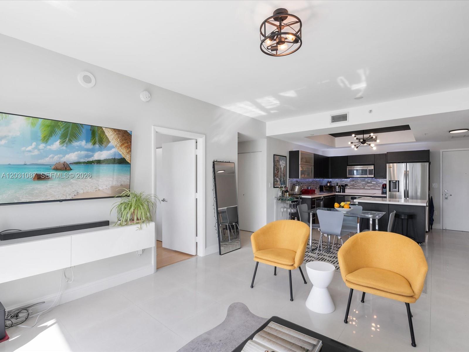 IVY CONDO - Residential