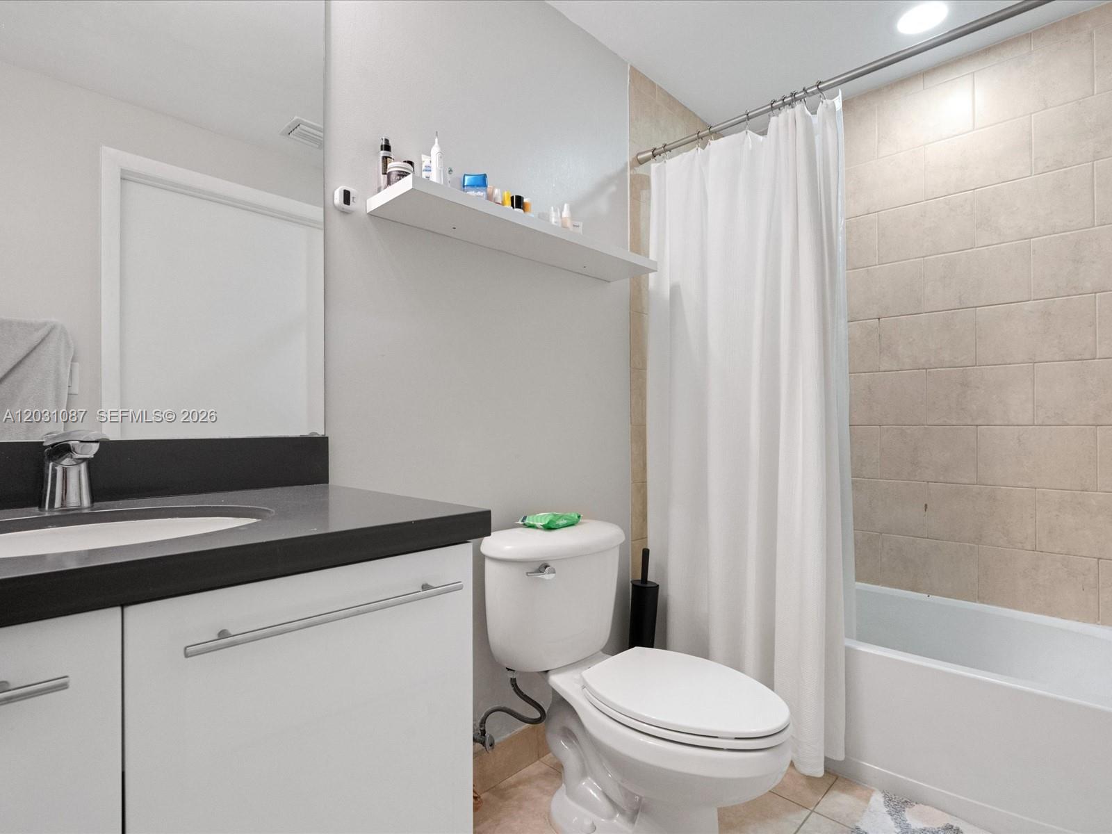 IVY CONDO - Residential
