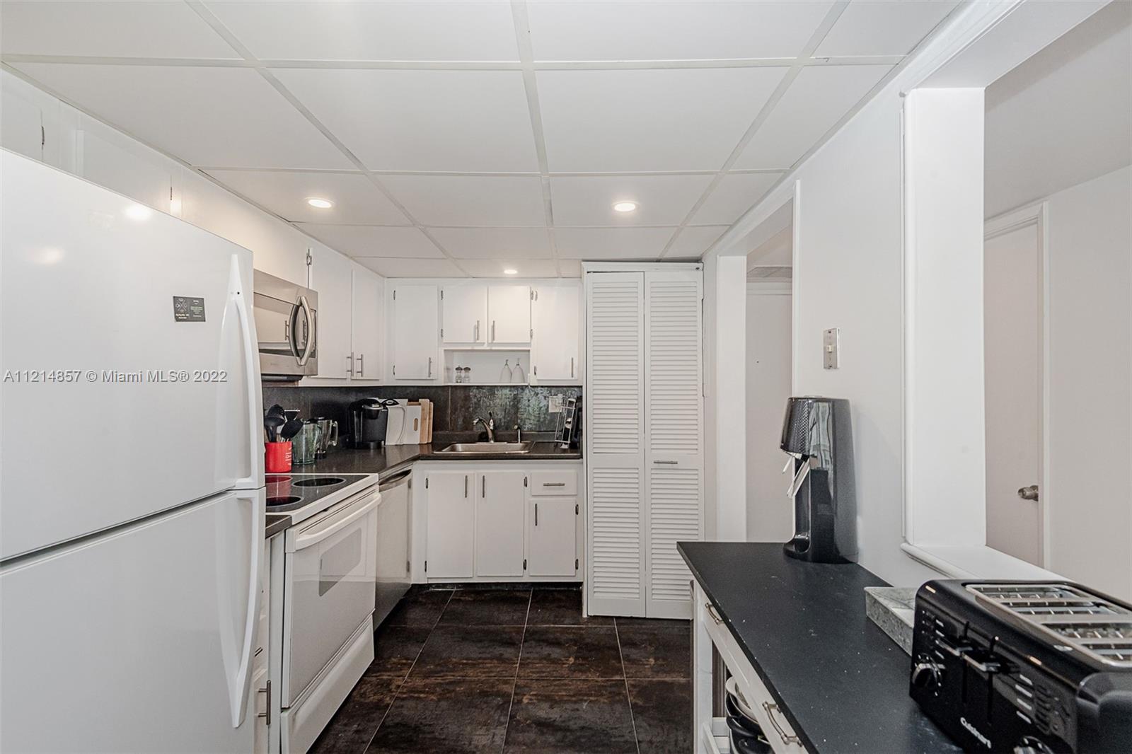 BRICKELL PLACE CONDO - Residential