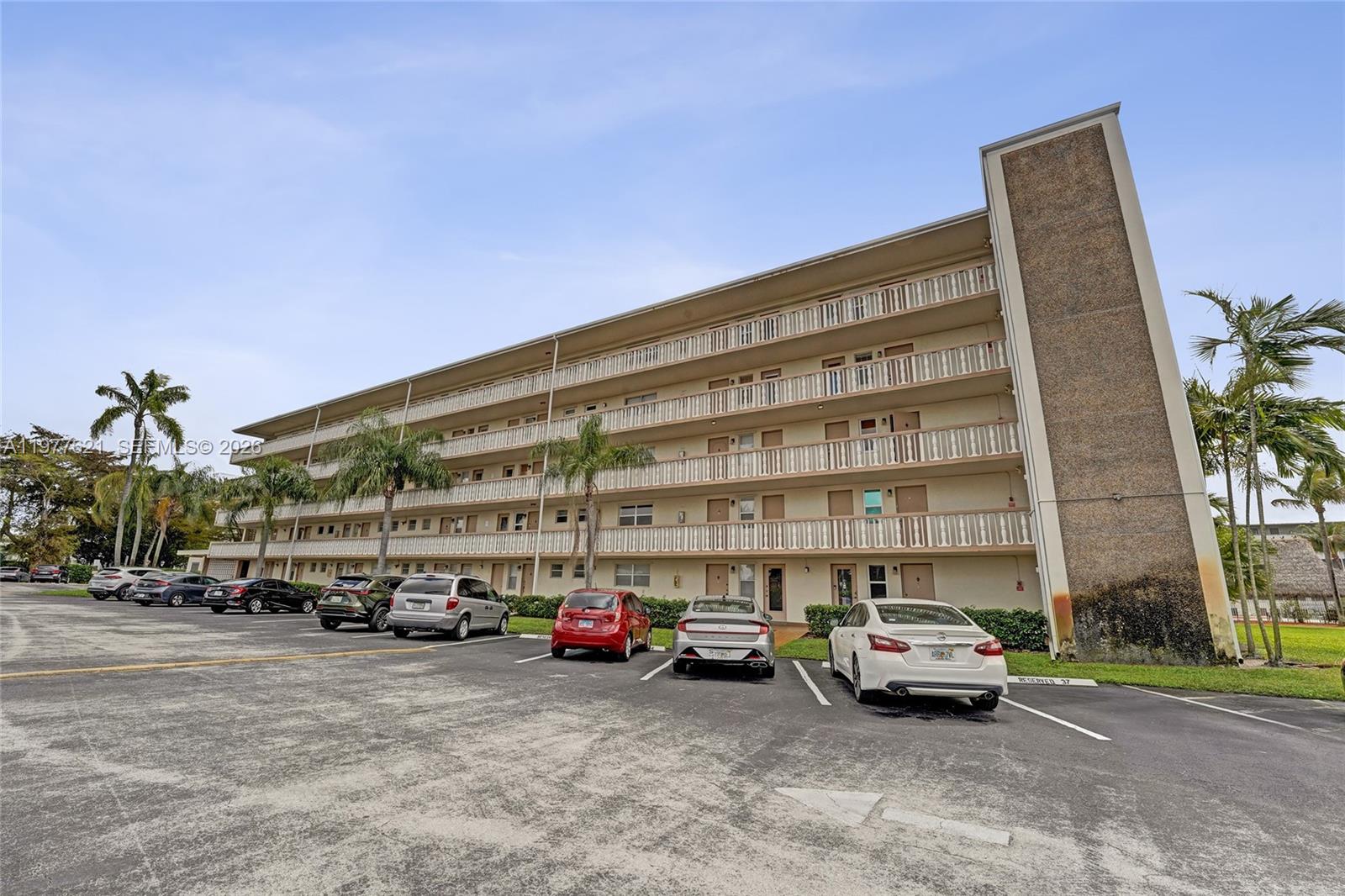 HILLCREST COUNTRY CLUB AP - Residential