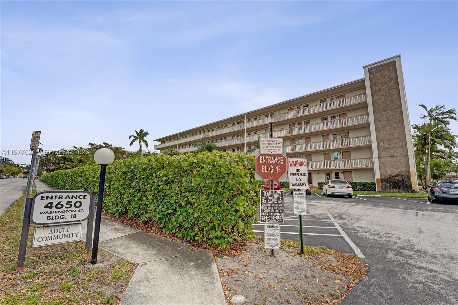 HILLCREST COUNTRY CLUB AP - Residential