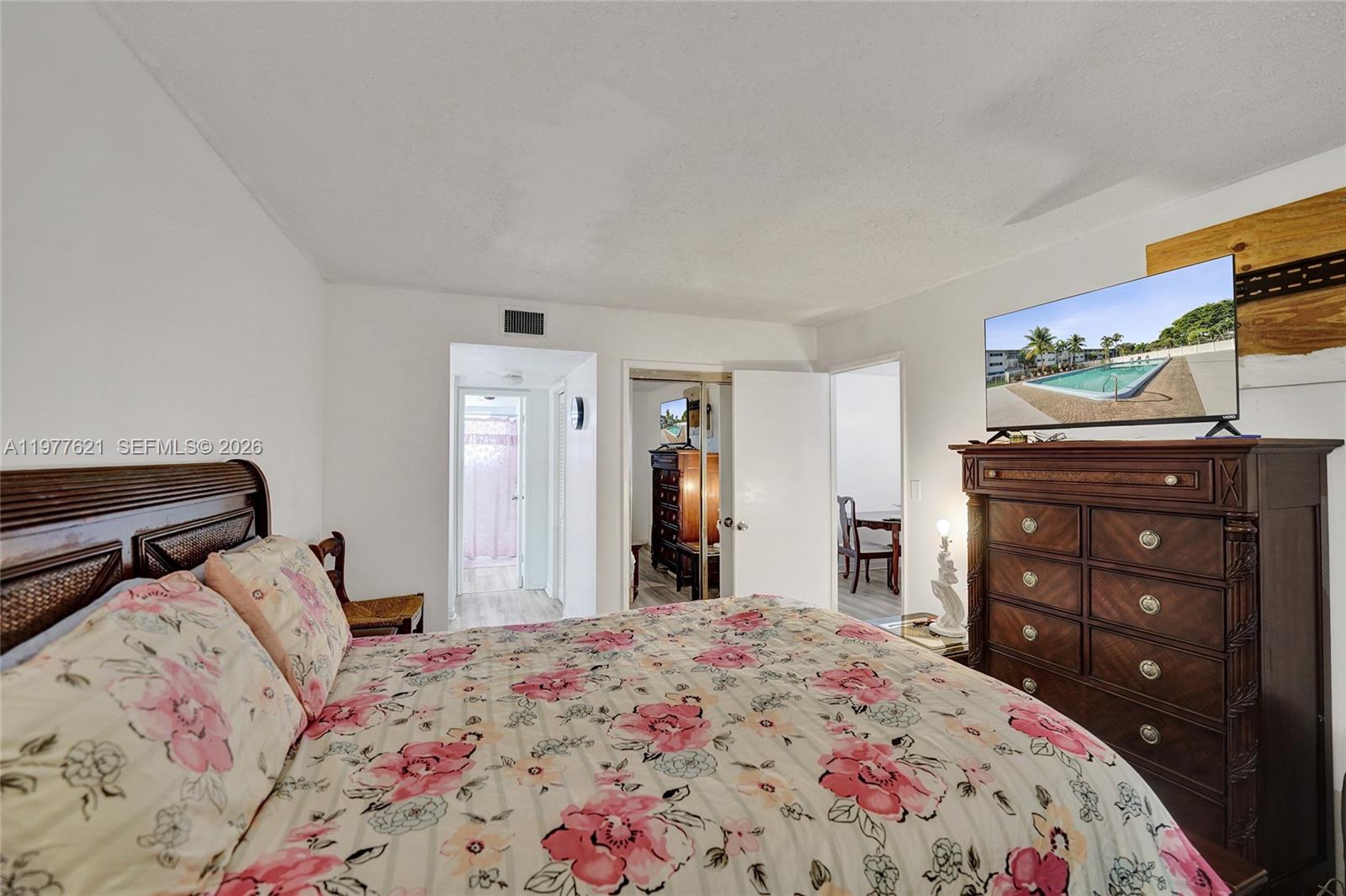 HILLCREST COUNTRY CLUB AP - Residential