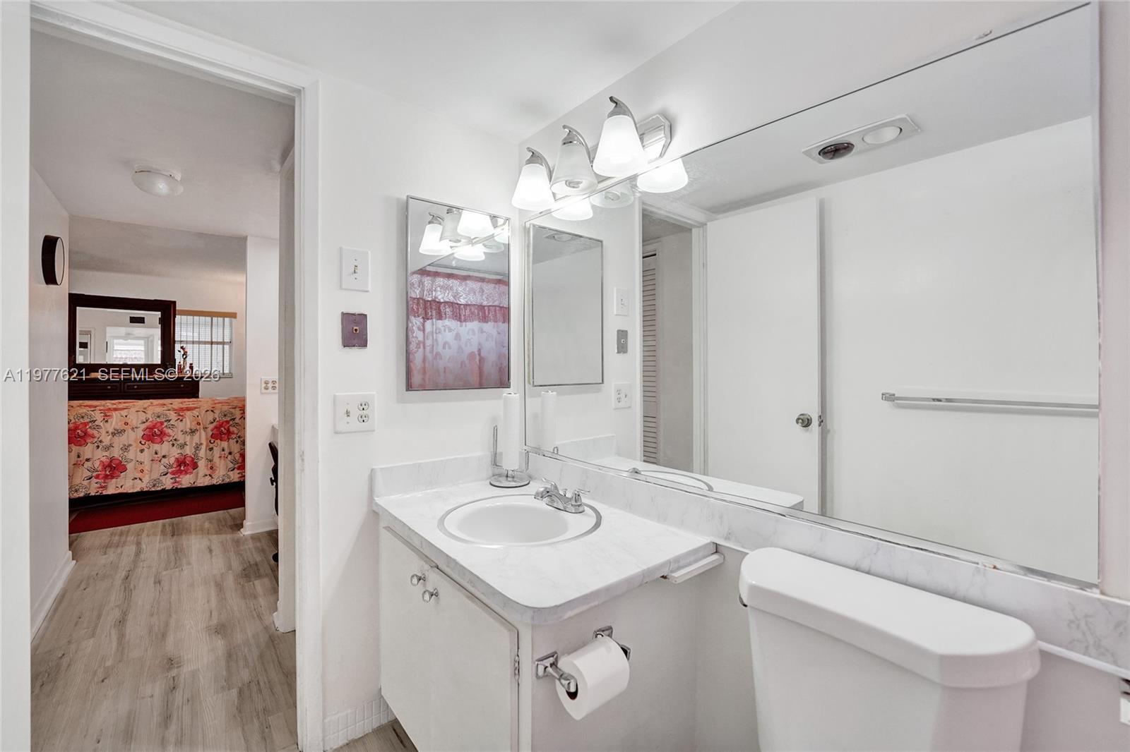 HILLCREST COUNTRY CLUB AP - Residential