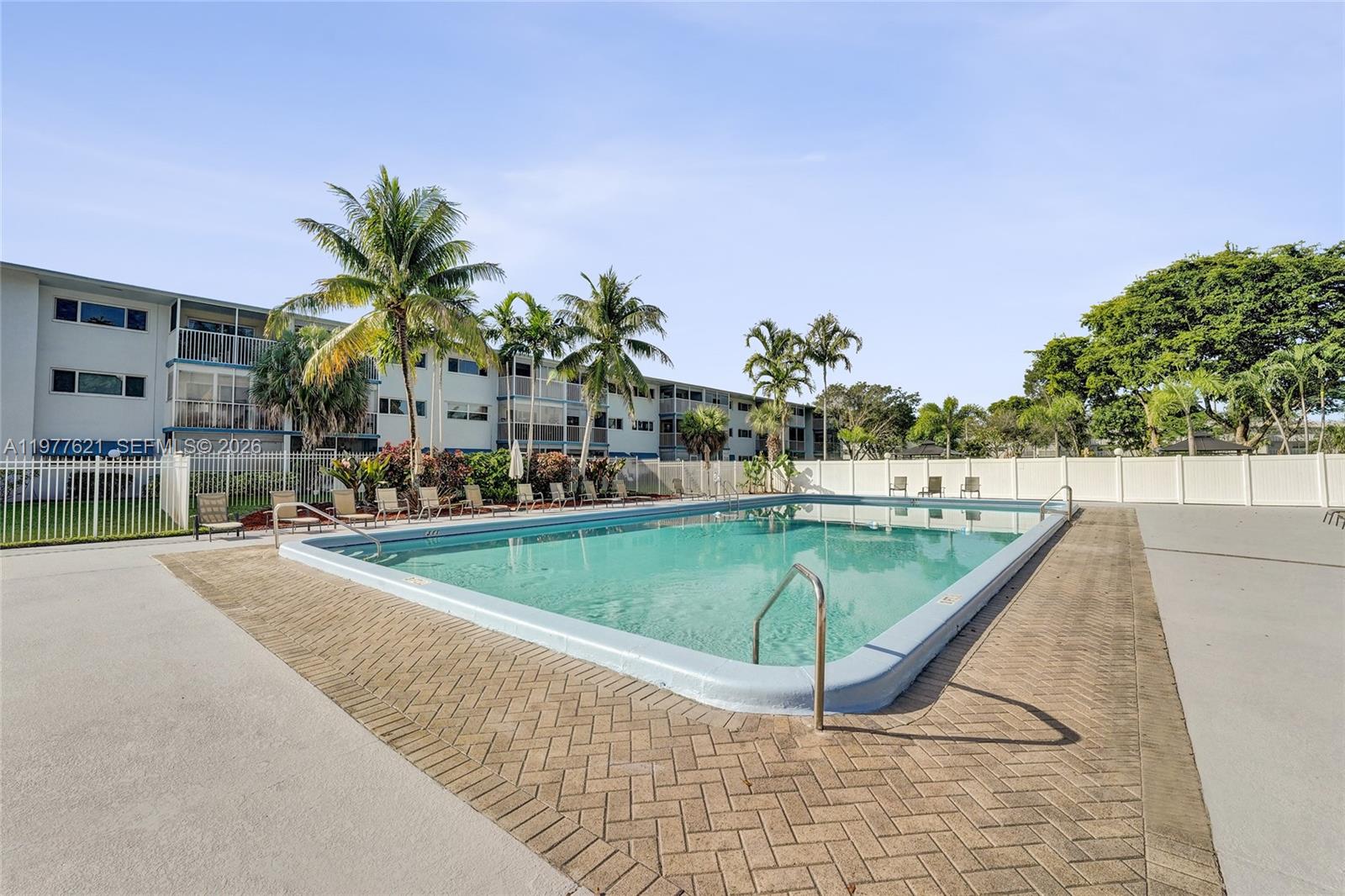 HILLCREST COUNTRY CLUB AP - Residential