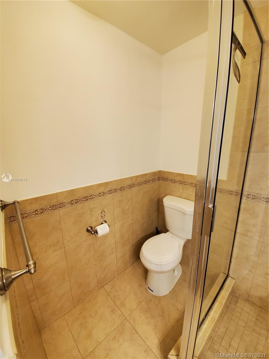 LAKESHORE CONDO I - Residential Lease