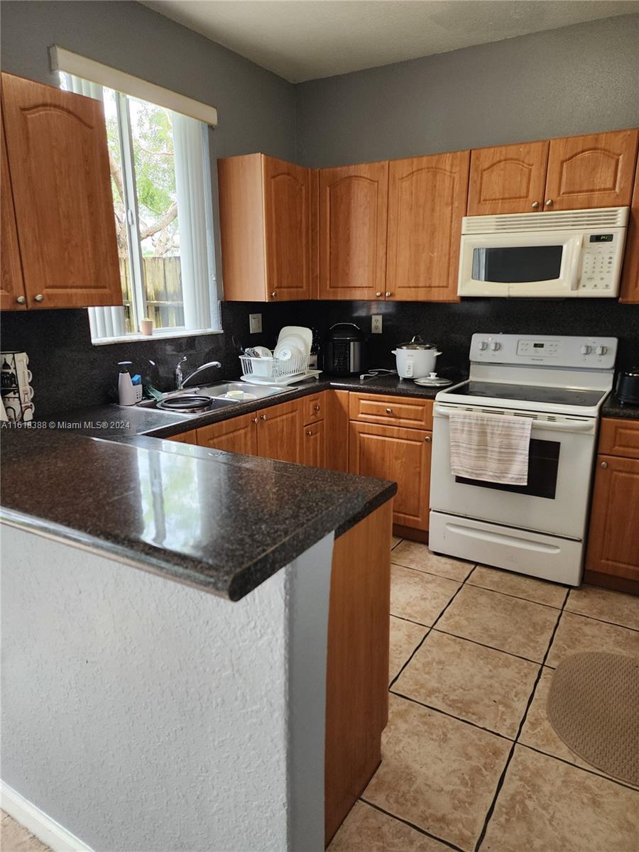 SHOMA TOWNHOMES AT KEYSCO - Residential Lease