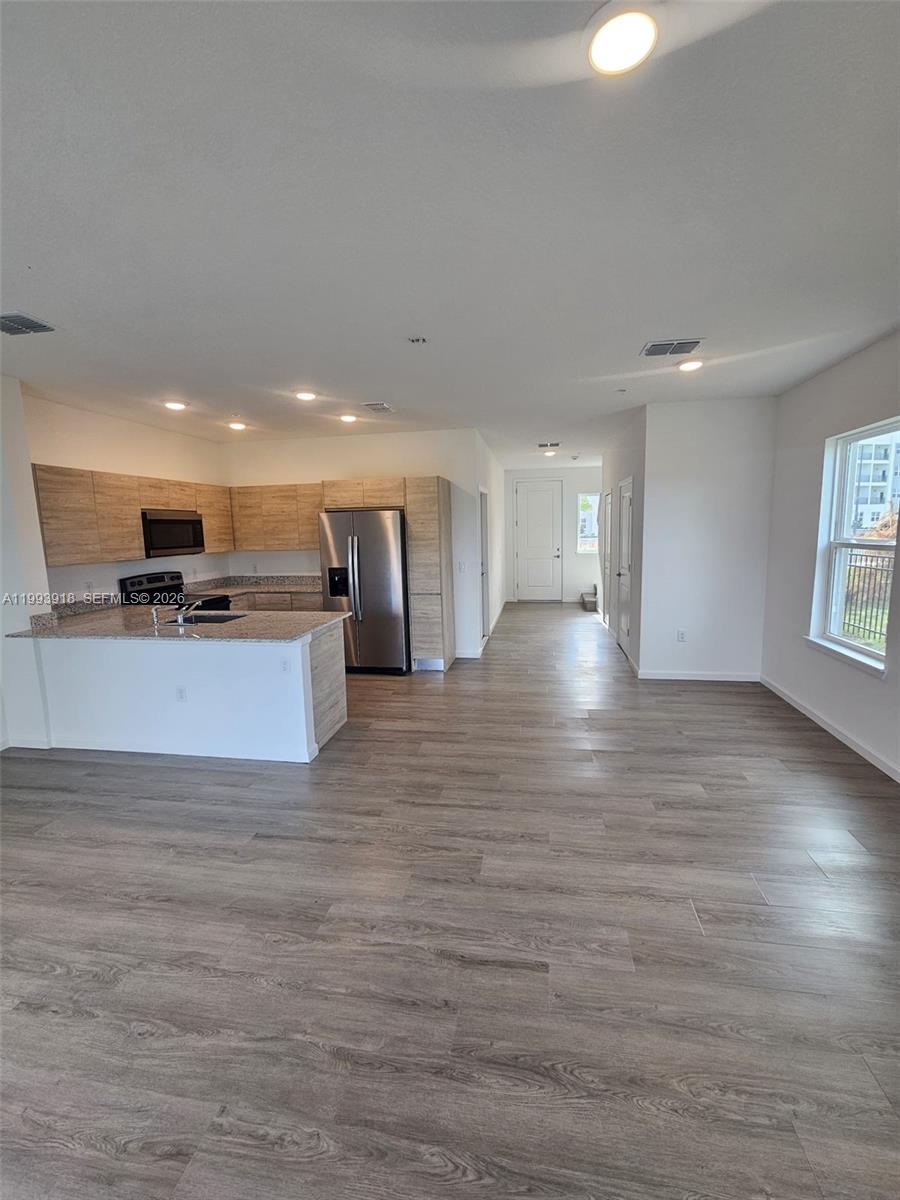 SANDLAKE STATION - Residential