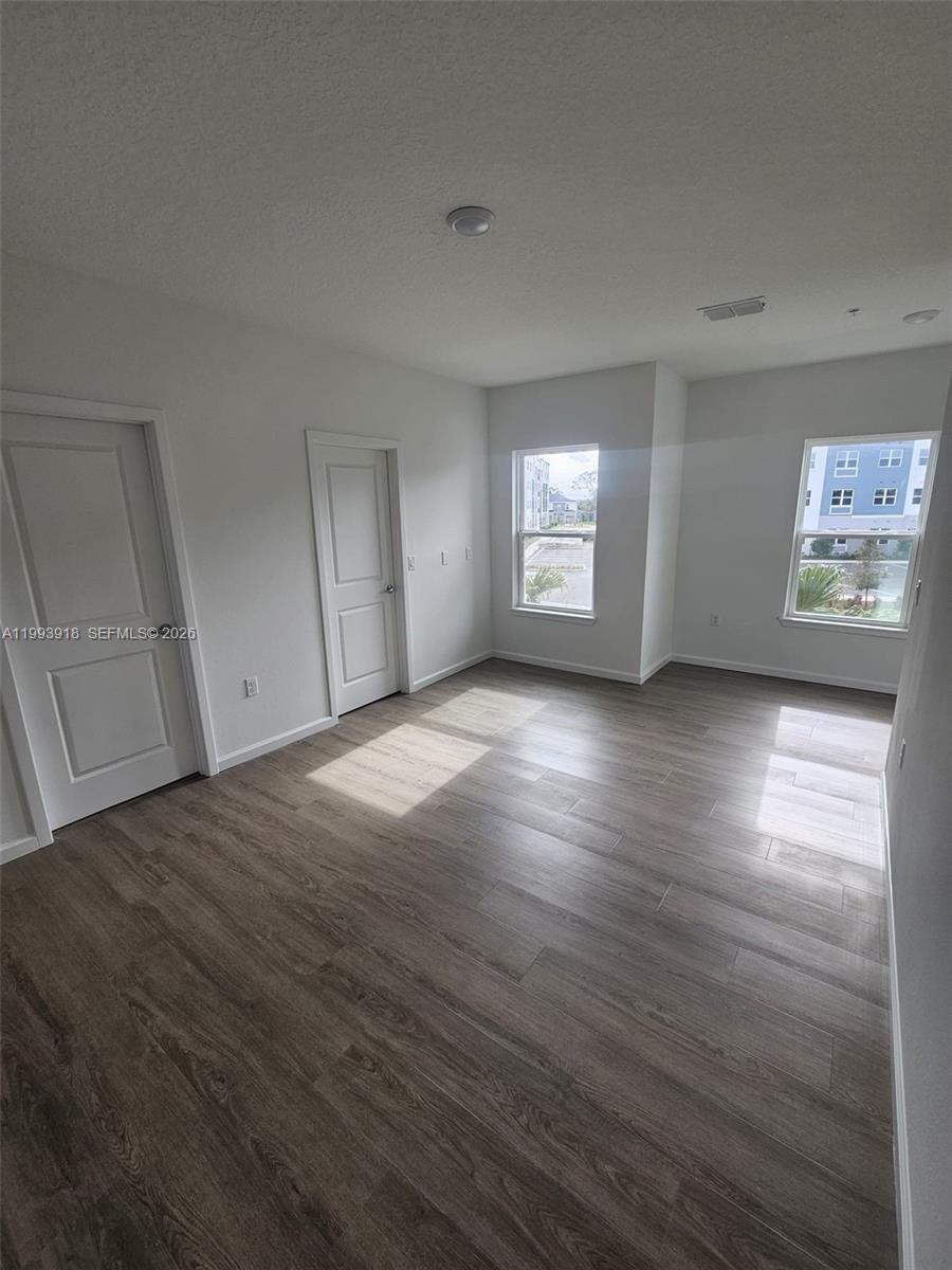 SANDLAKE STATION - Residential