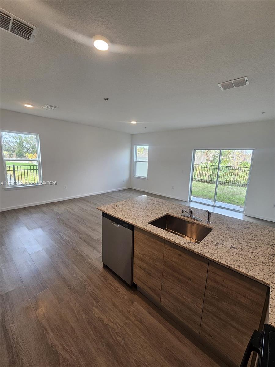 SANDLAKE STATION - Residential