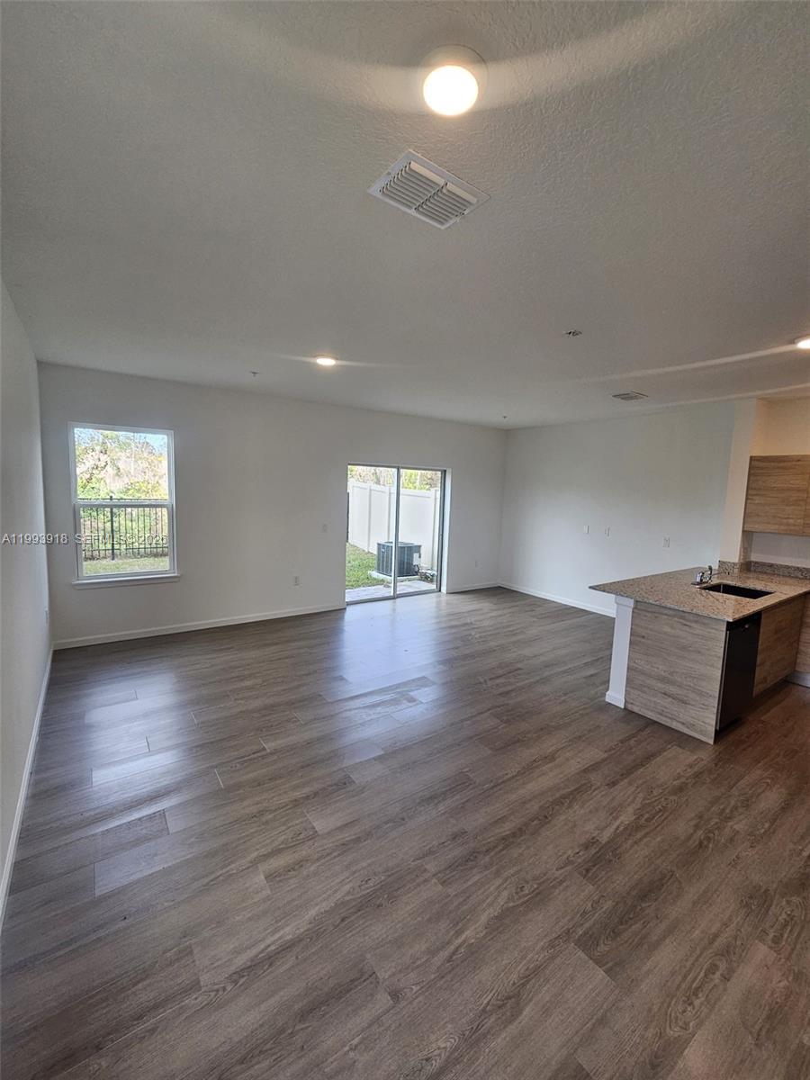 SANDLAKE STATION - Residential