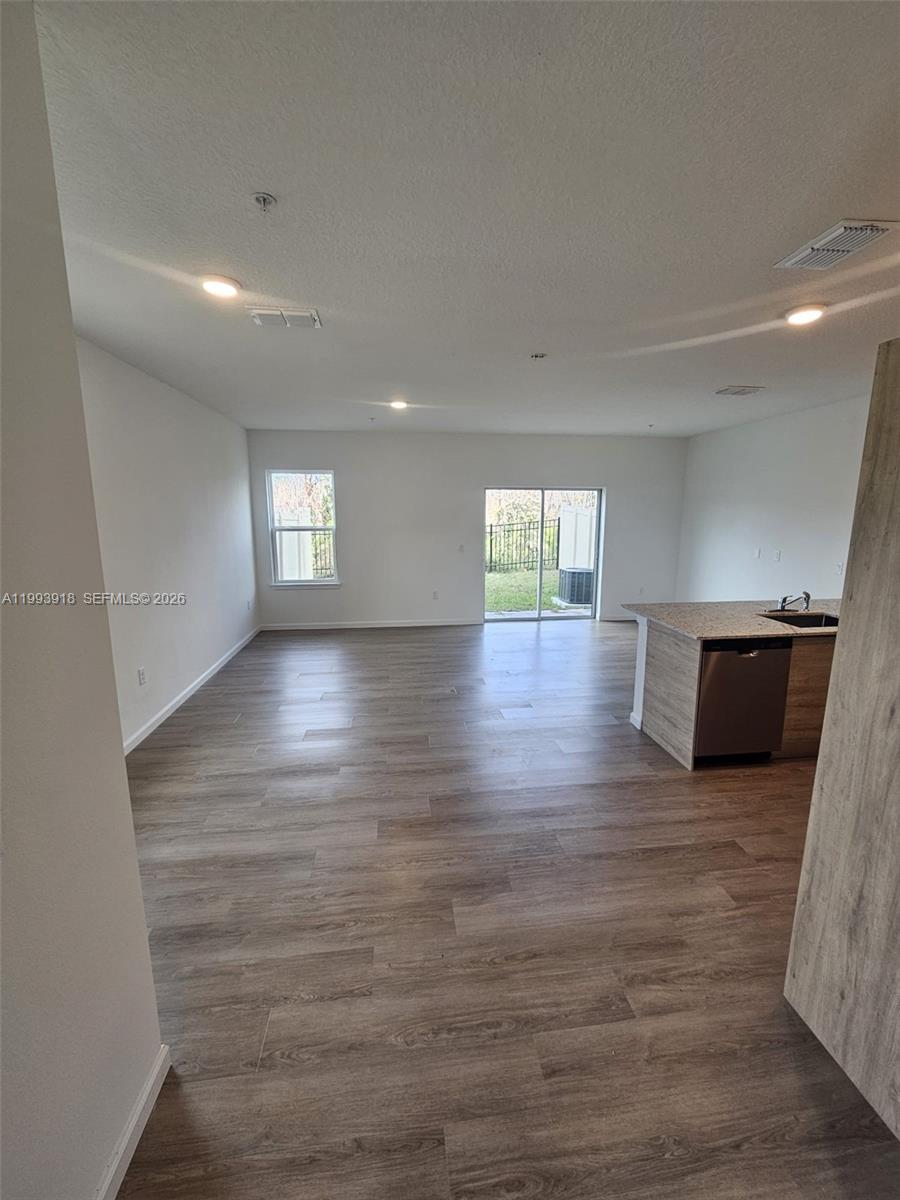 SANDLAKE STATION - Residential