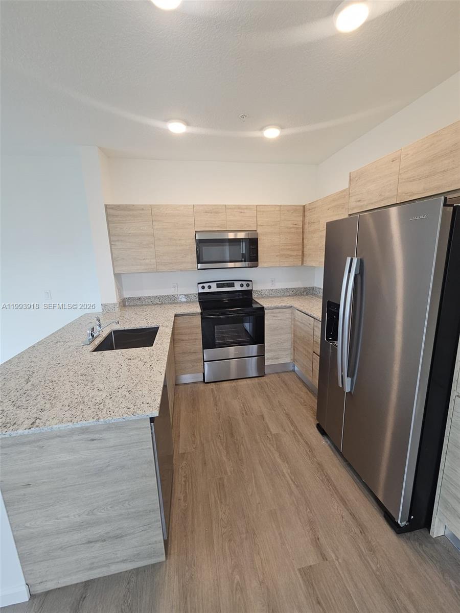 SANDLAKE STATION - Residential