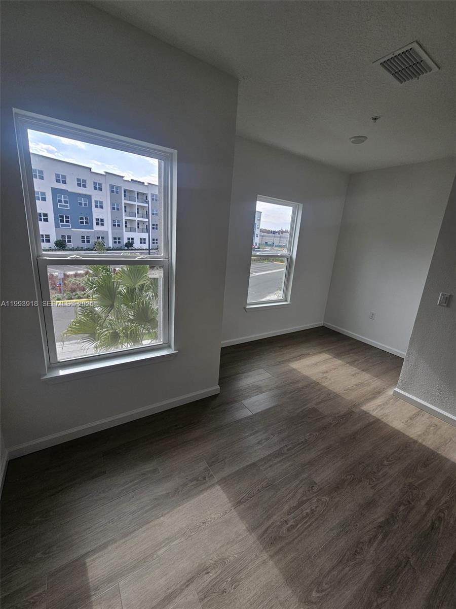 SANDLAKE STATION - Residential