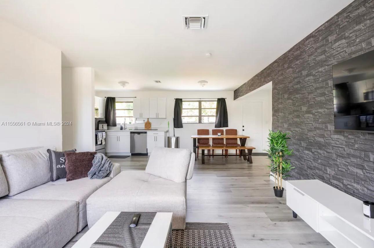 LAUDERDALE VILLAS - Residential Lease