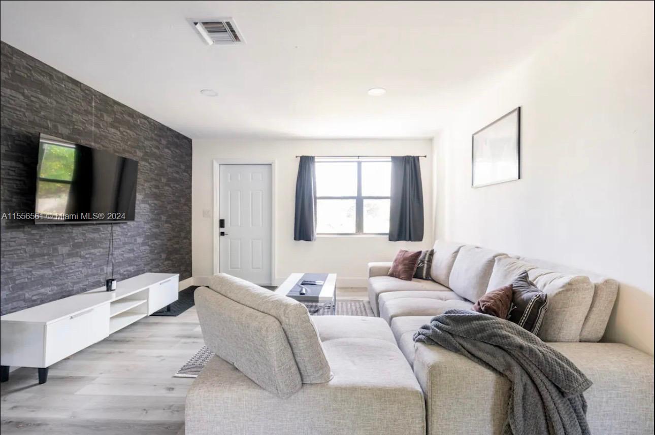 LAUDERDALE VILLAS - Residential Lease