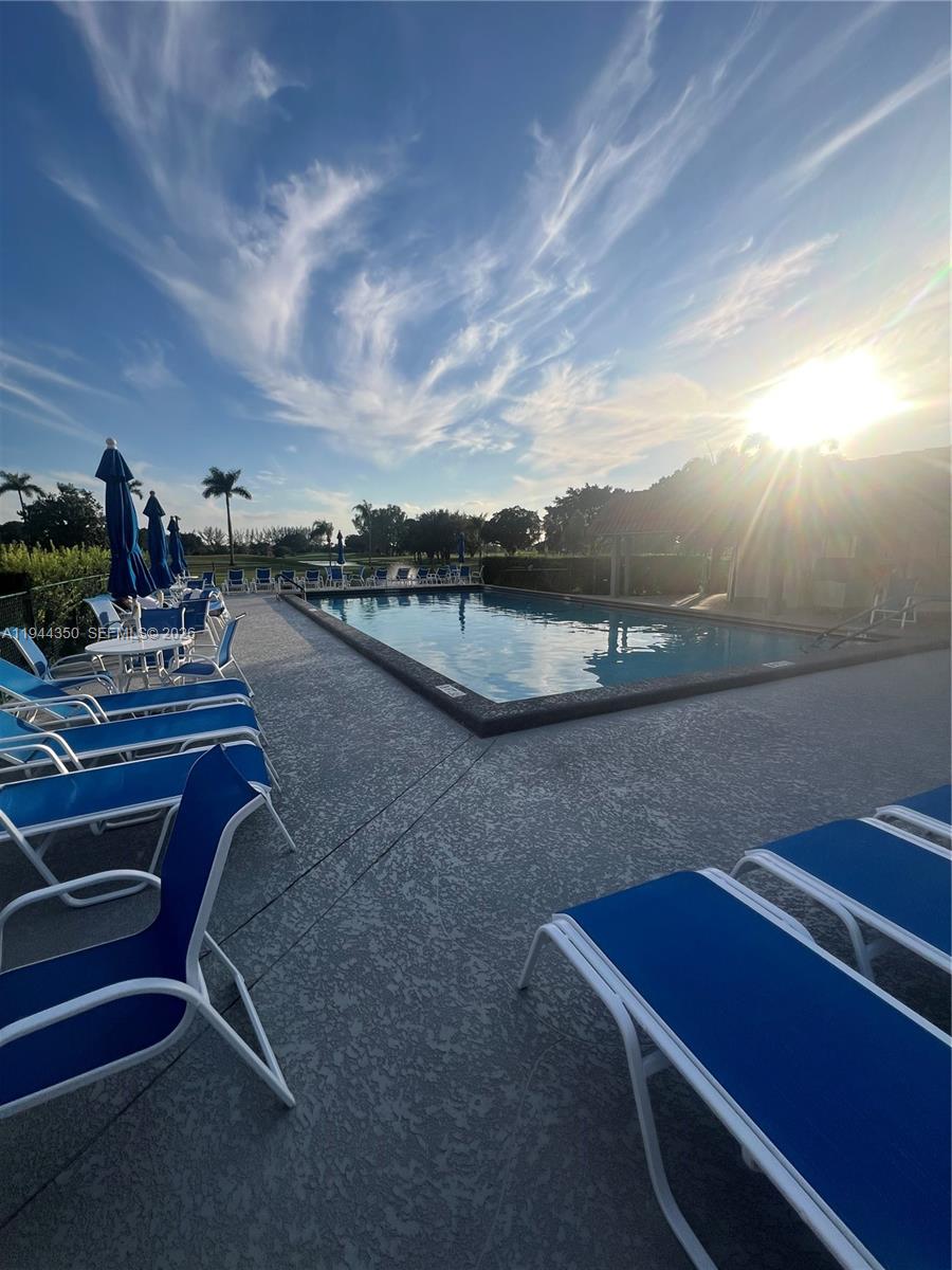 HOLLYBROOK GOLF AND - Residential