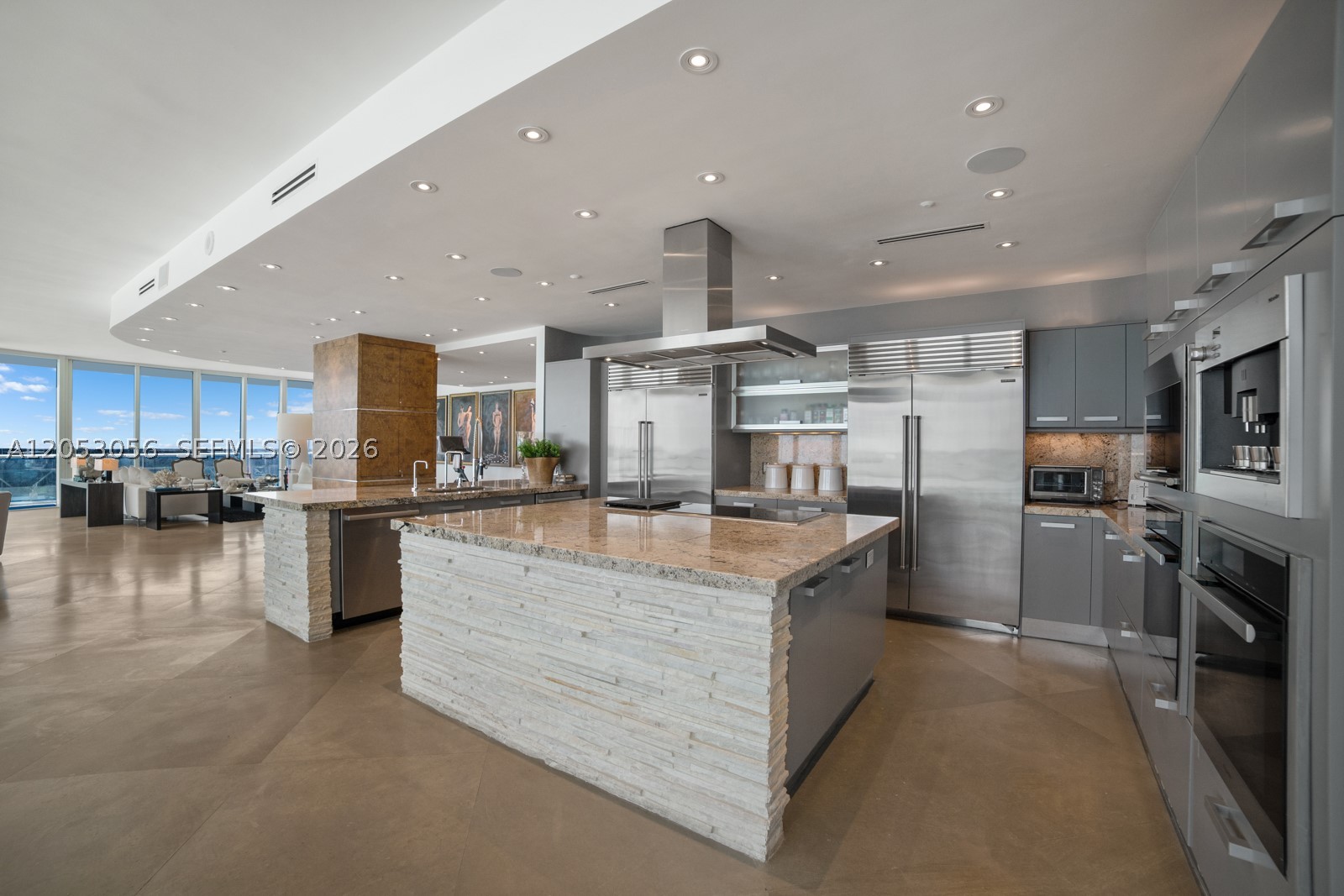 CONTINUUM ON SOUTH BEACH - Residential