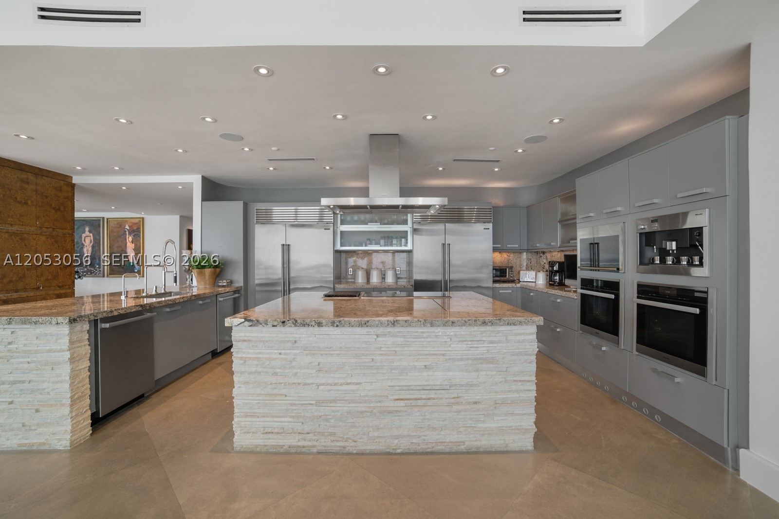 CONTINUUM ON SOUTH BEACH - Residential