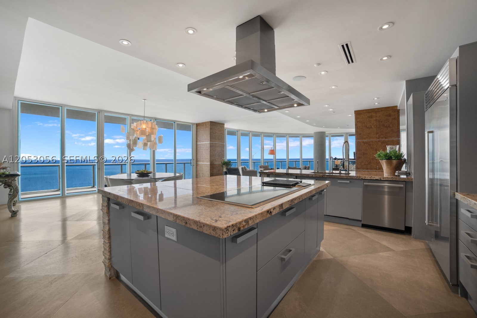 CONTINUUM ON SOUTH BEACH - Residential