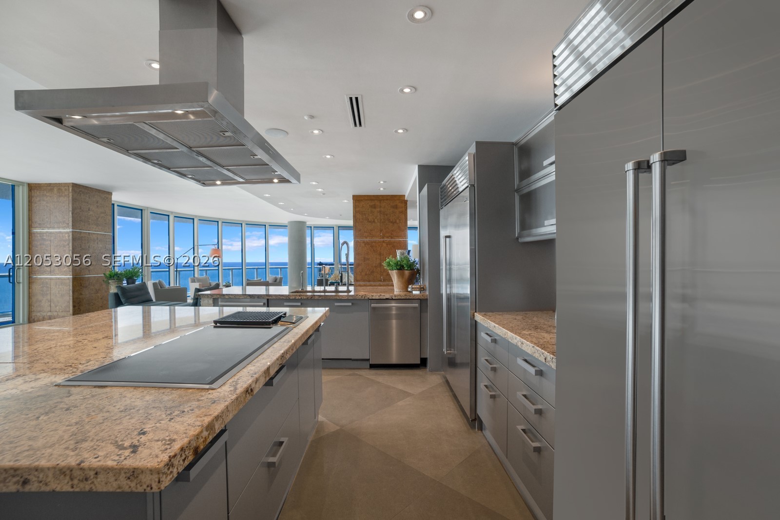 CONTINUUM ON SOUTH BEACH - Residential