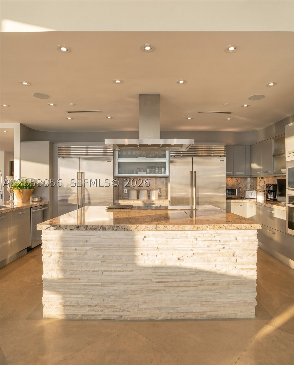 CONTINUUM ON SOUTH BEACH - Residential