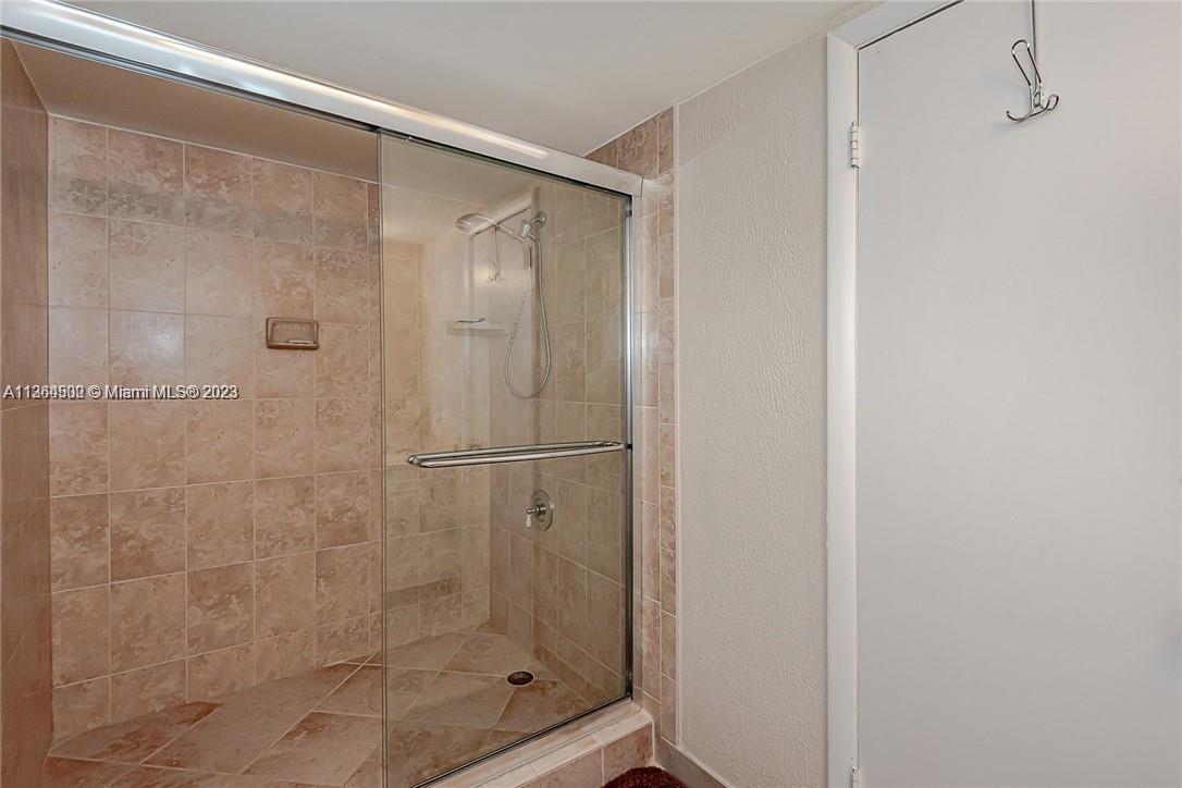 VENETIAN PARK I CONDO - Residential Lease
