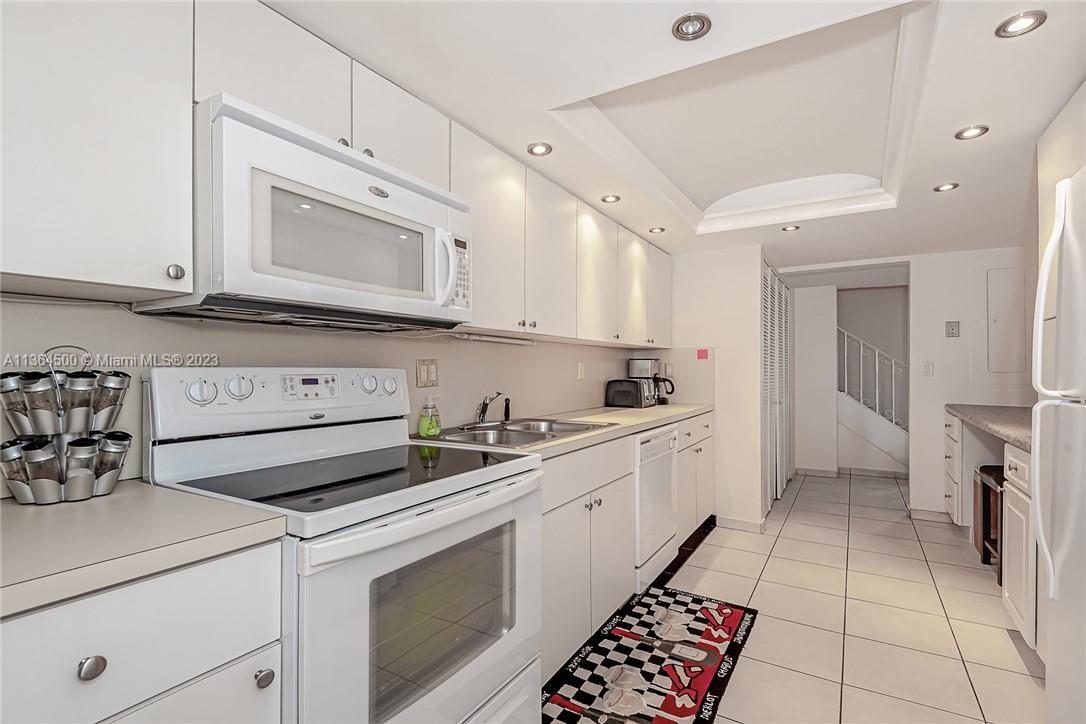 VENETIAN PARK I CONDO - Residential Lease