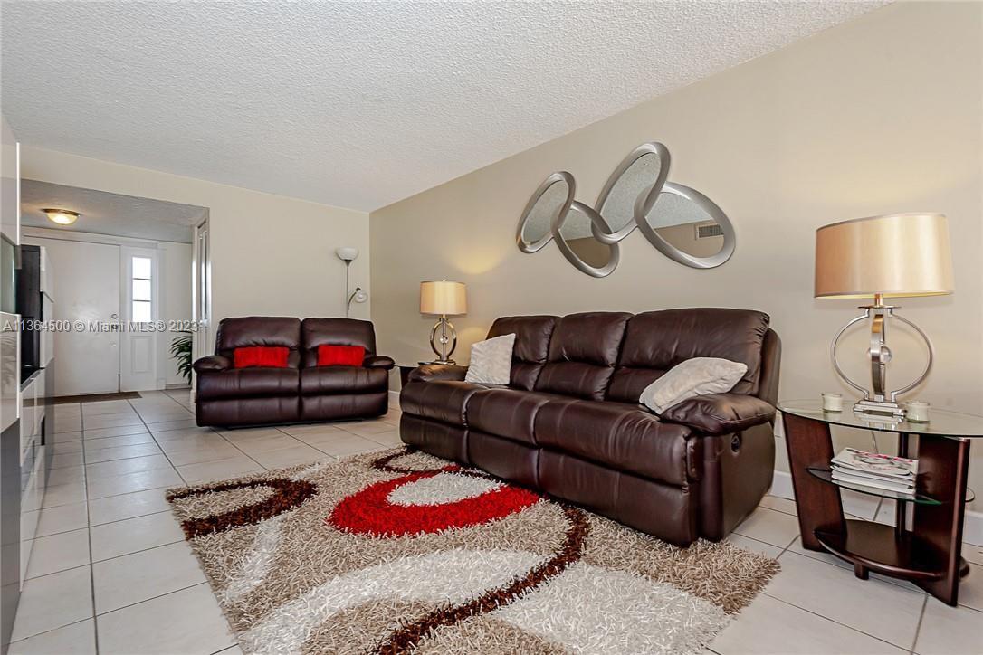 VENETIAN PARK I CONDO - Residential Lease