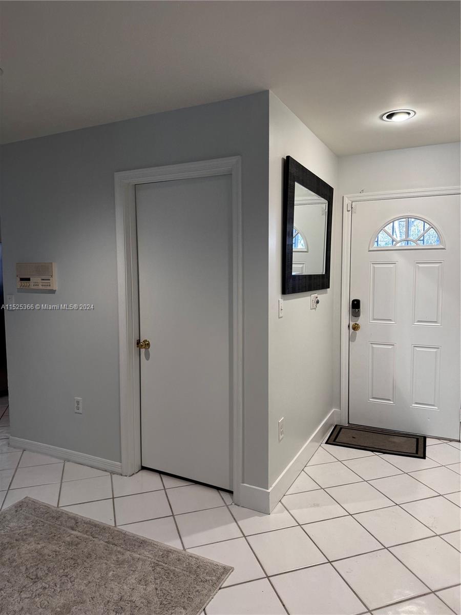 SHORES WATERSIDE VILLAS C - Residential Lease