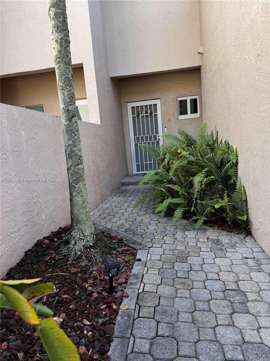 SHORES WATERSIDE VILLAS C - Residential Lease