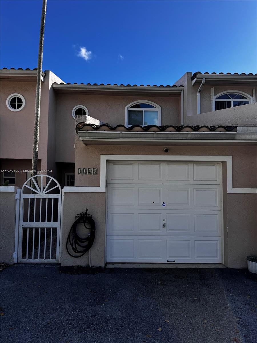 SHORES WATERSIDE VILLAS C - Residential Lease