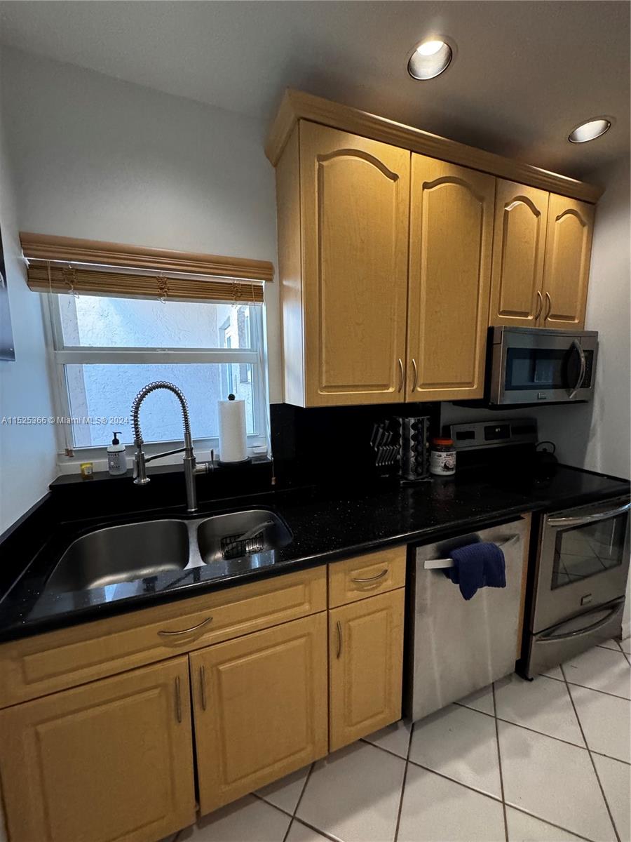 SHORES WATERSIDE VILLAS C - Residential Lease