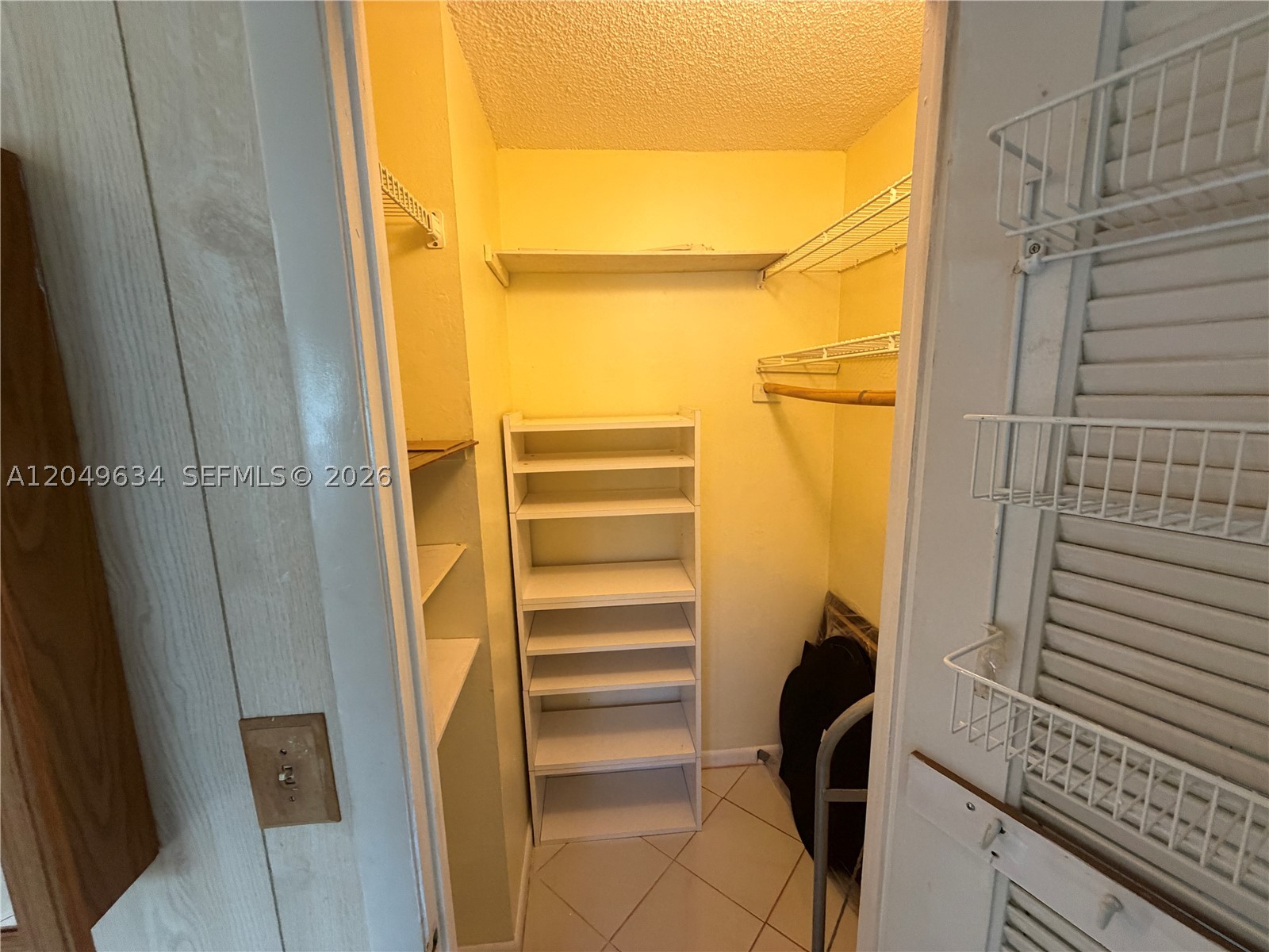 SUNRISE LAKES 37 CONDO - Residential Lease