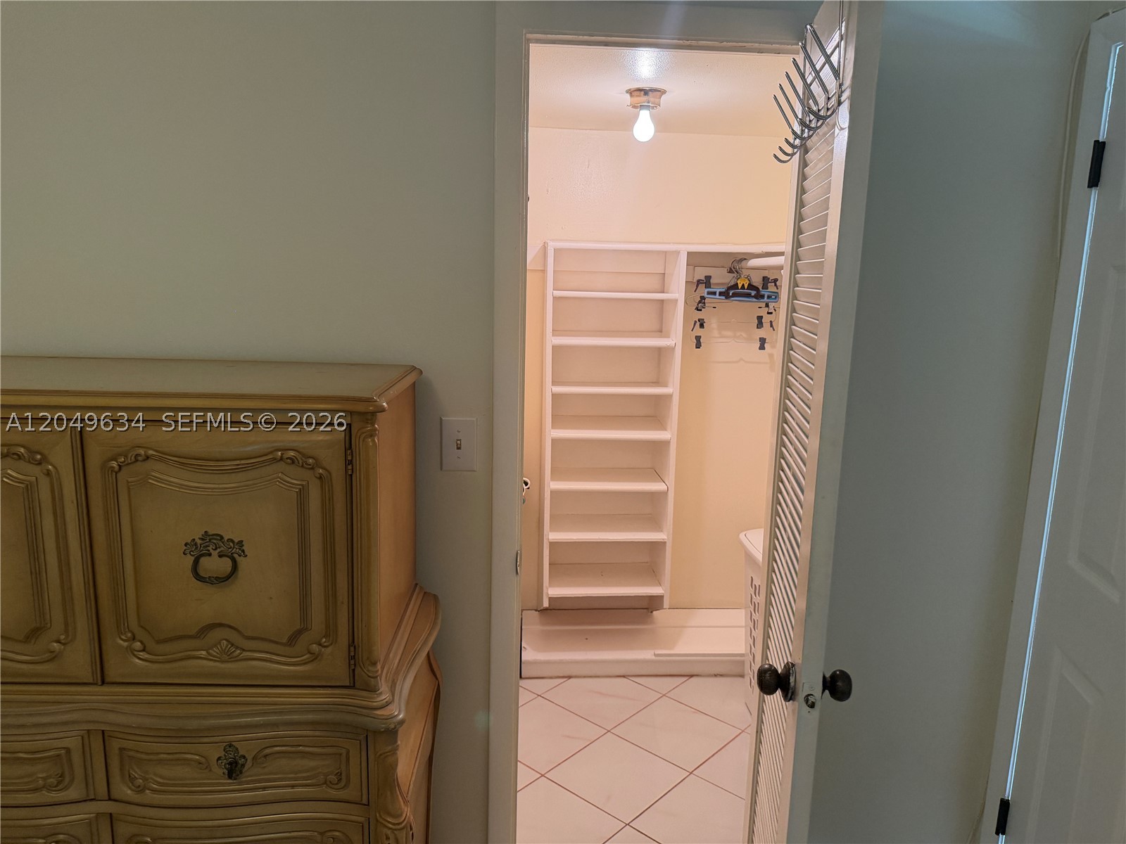 SUNRISE LAKES 37 CONDO - Residential Lease