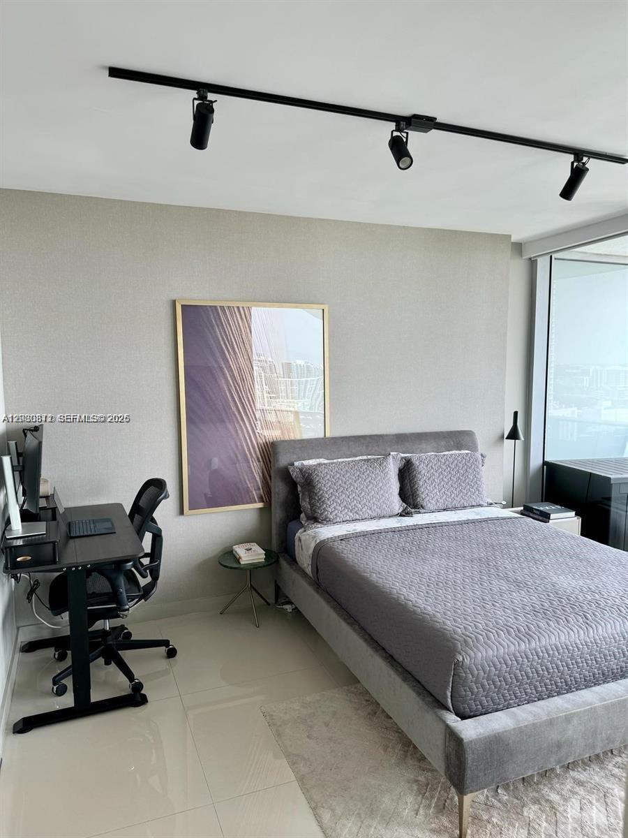 ARIA ON THE BAY CONDO - Residential Lease