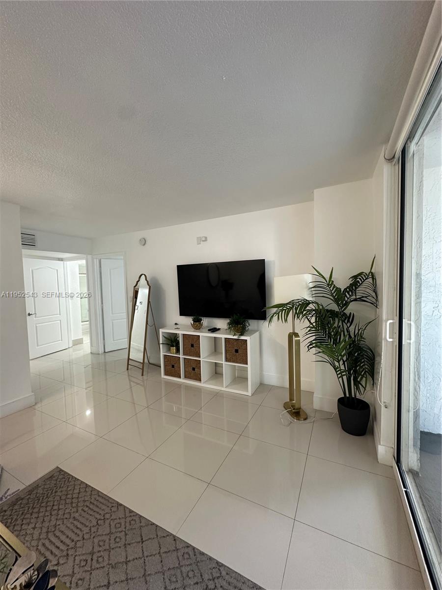 THE CLUB AT BRICKELL BAY - Residential