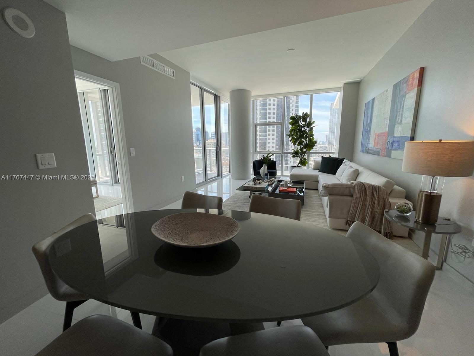 PARAMOUNT MIAMI WORLDCENT - Residential Lease