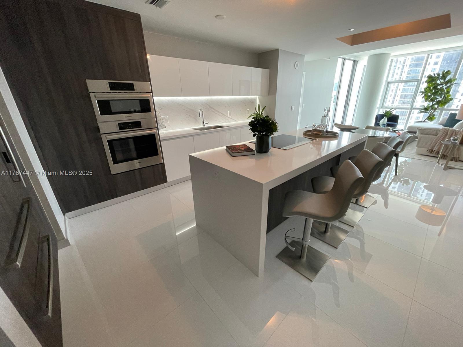 PARAMOUNT MIAMI WORLDCENT - Residential Lease