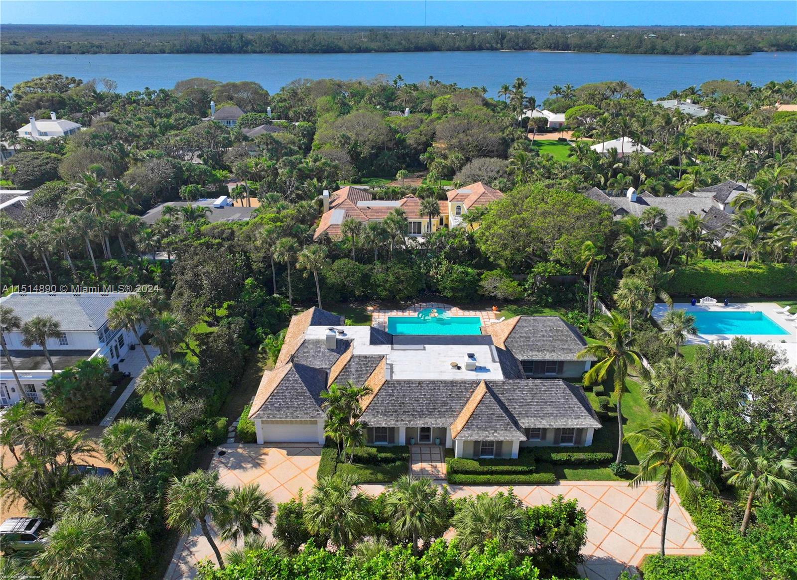 ISLAND BEACH - Residential
