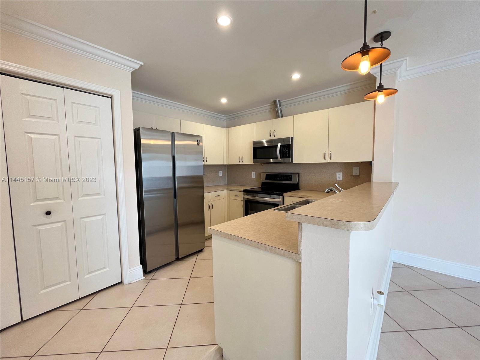 SOMERSET FOUR REPLAT - Residential Lease