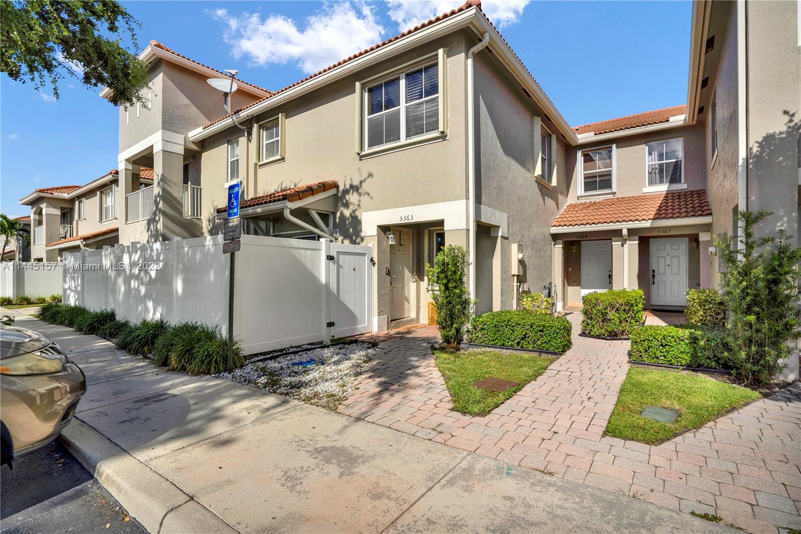 SOMERSET FOUR REPLAT - Residential Lease