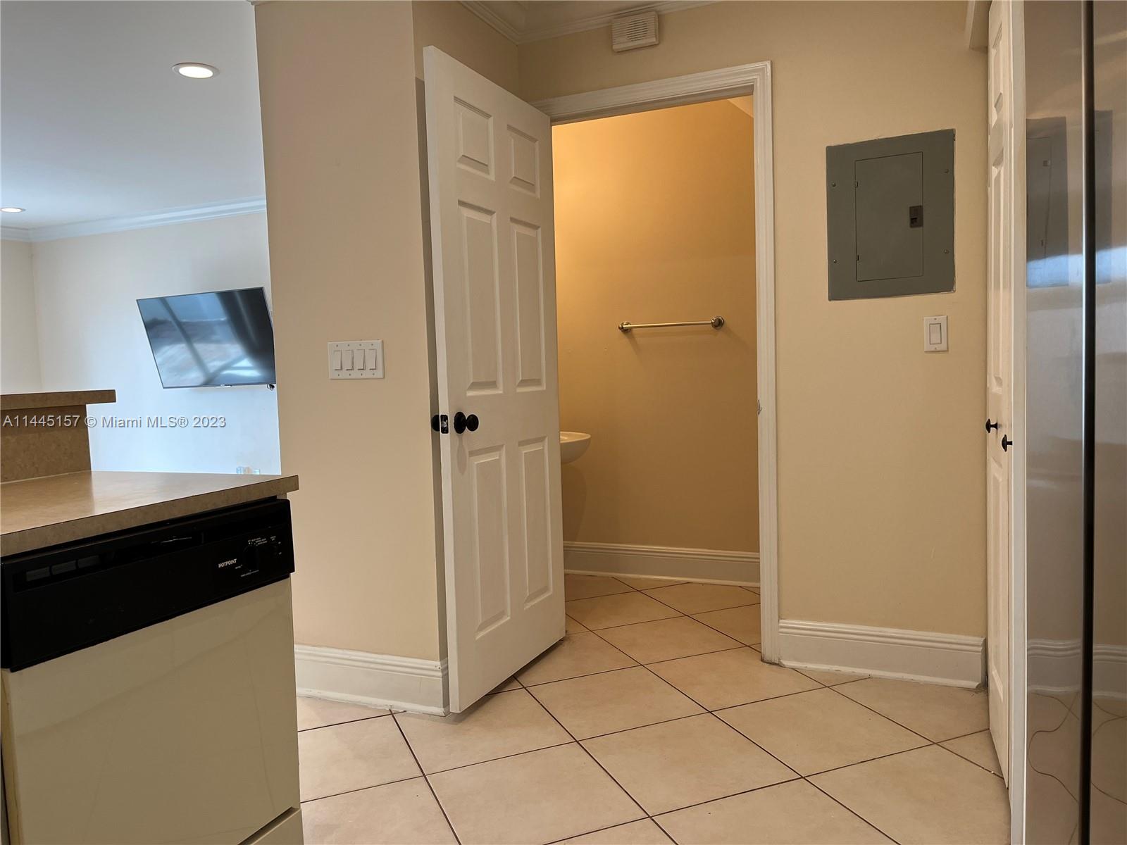 SOMERSET FOUR REPLAT - Residential Lease