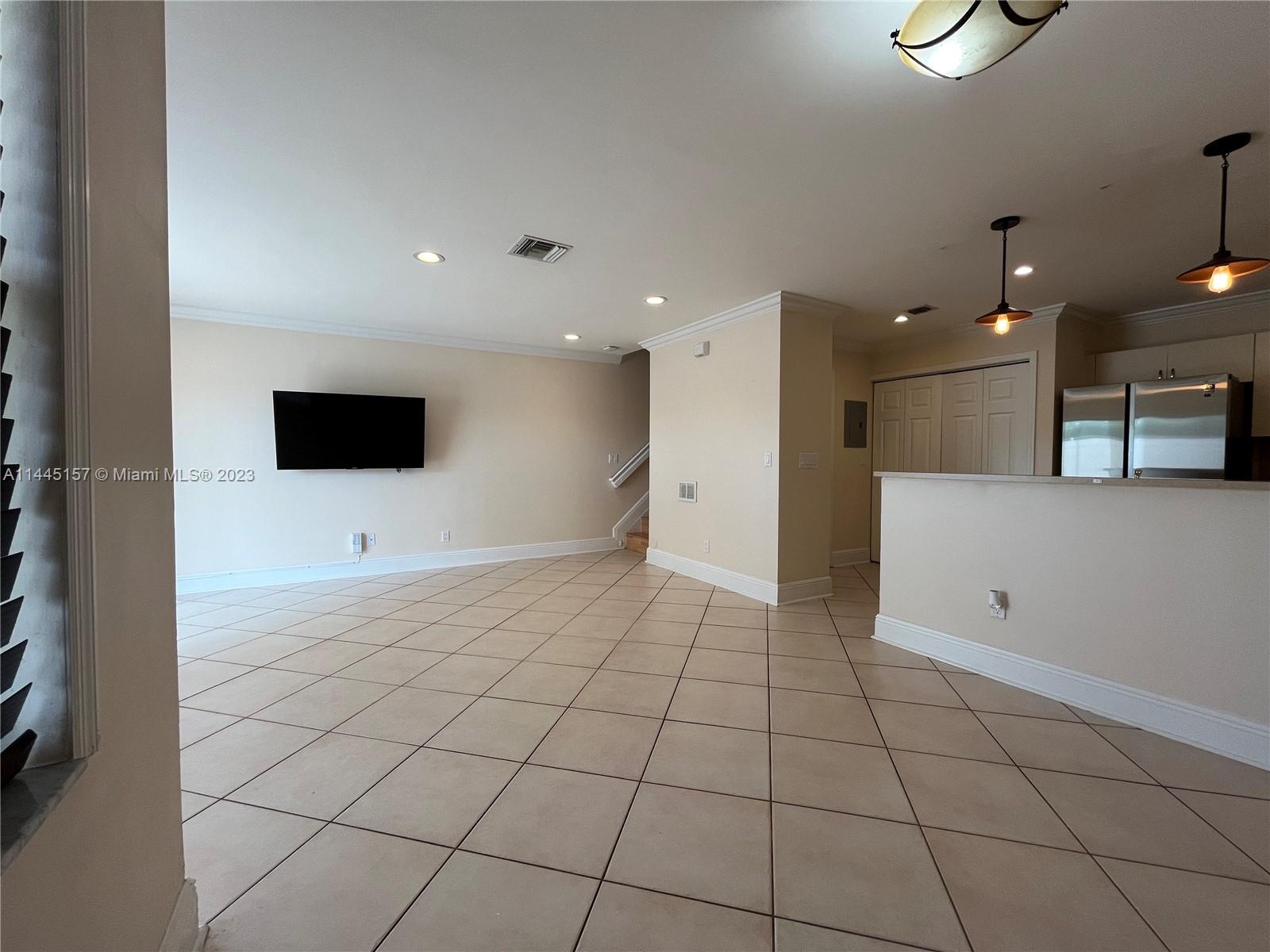 SOMERSET FOUR REPLAT - Residential Lease