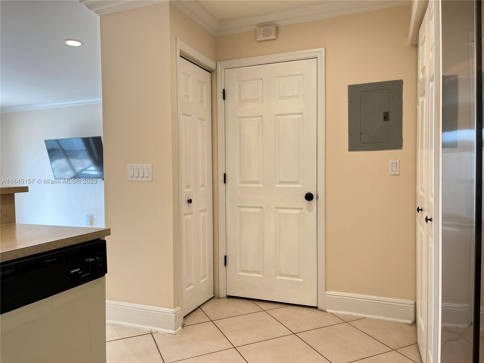 SOMERSET FOUR REPLAT - Residential Lease