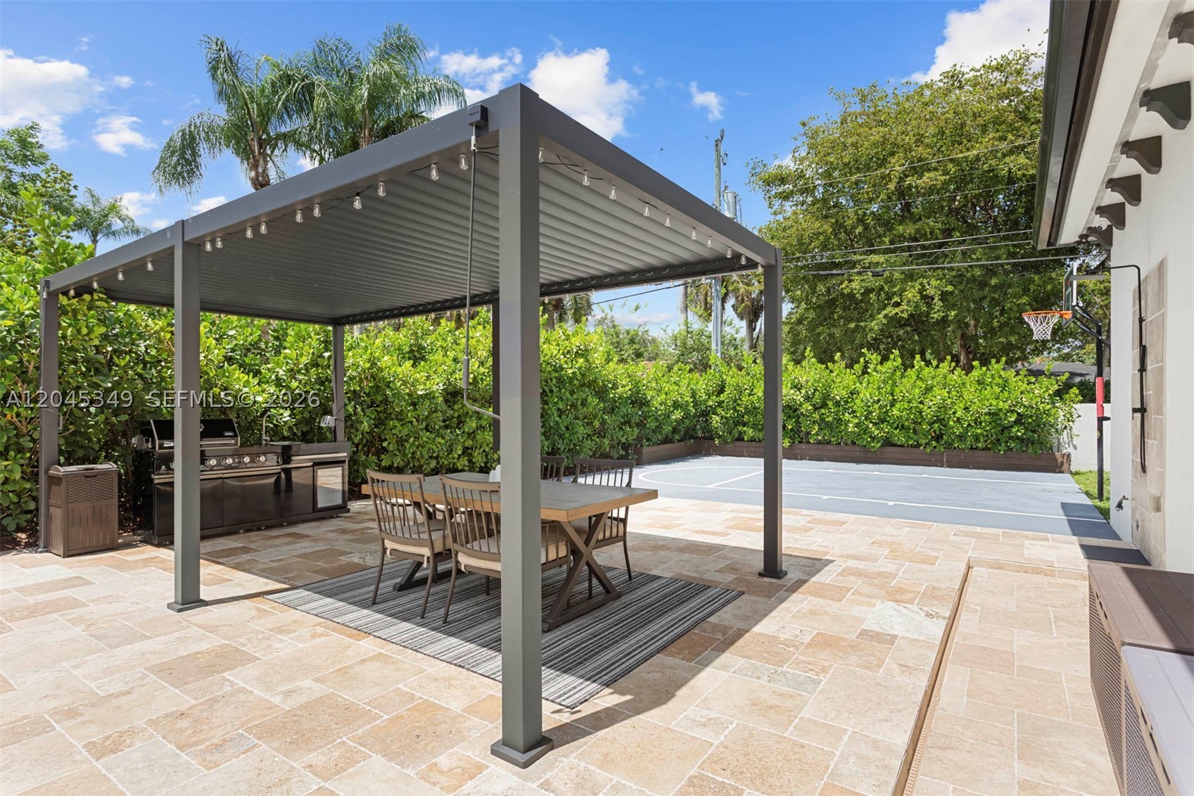 BEVERLY HILLS - Residential