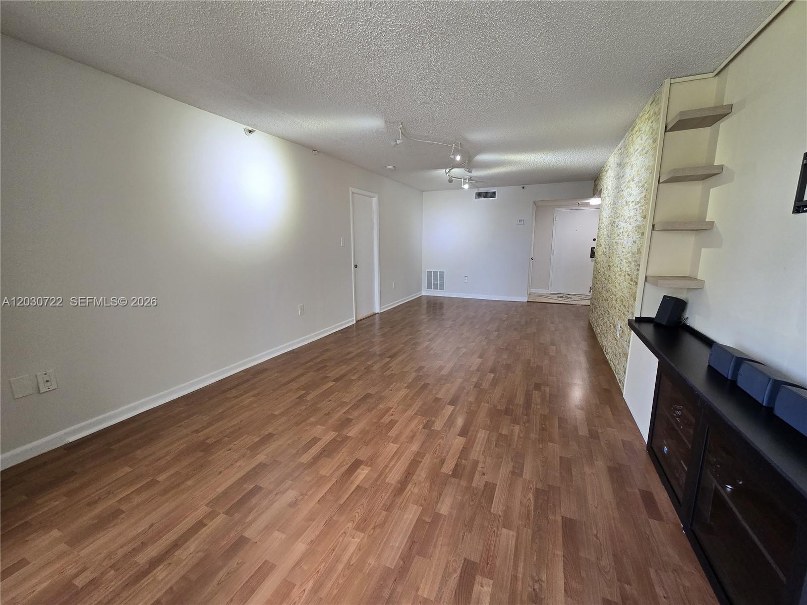 CHANTILLY CONDO - Residential