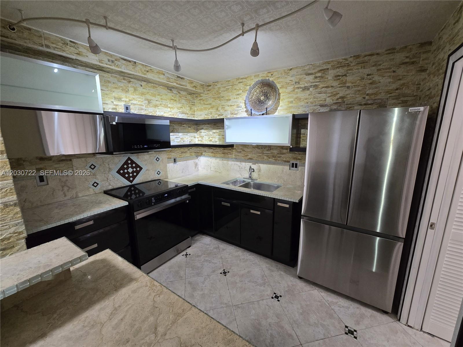 CHANTILLY CONDO - Residential