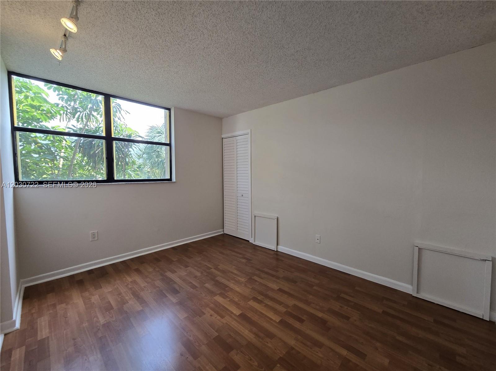 CHANTILLY CONDO - Residential