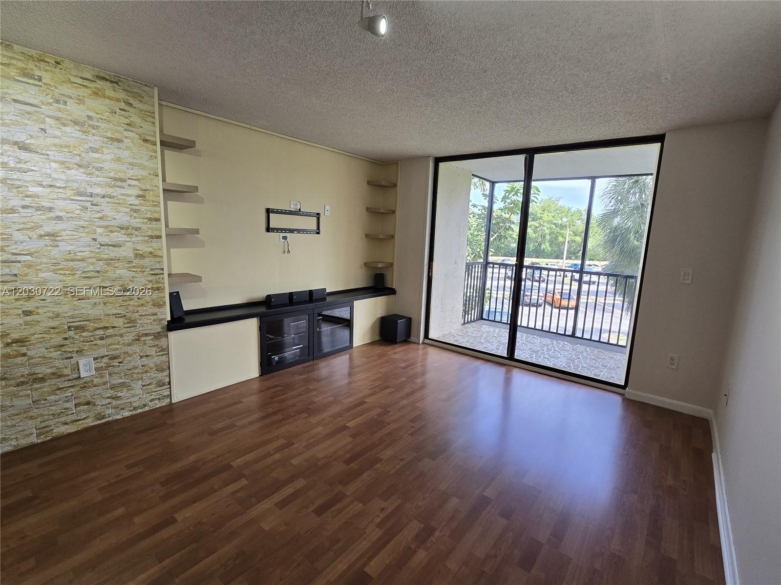 CHANTILLY CONDO - Residential